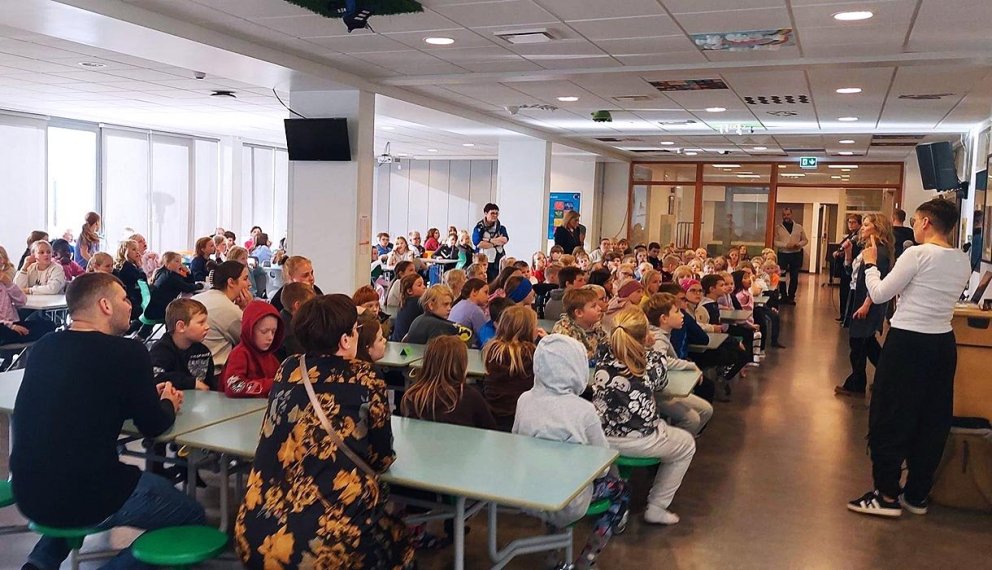 Fjölmennur hópur nemenda var saman kominn í Árskóla til að kynna sér sögugerð. MYND: ÁRSKÓLI.IS