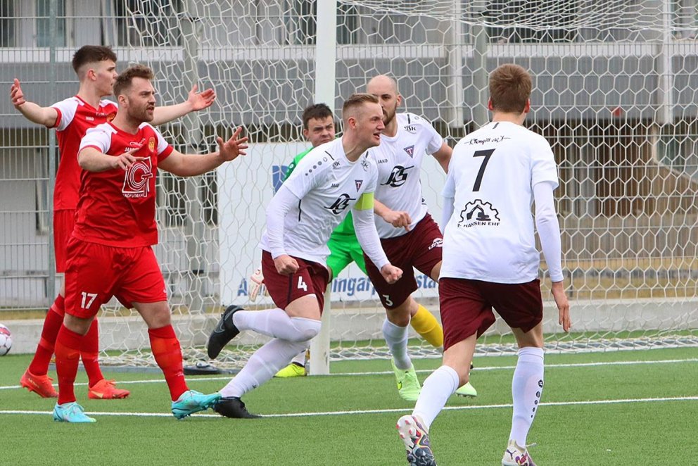 Sverrir fagnar fyrsta marki Stólanna í sumar sem hann gerði sjálfur. MYND: ÓAB