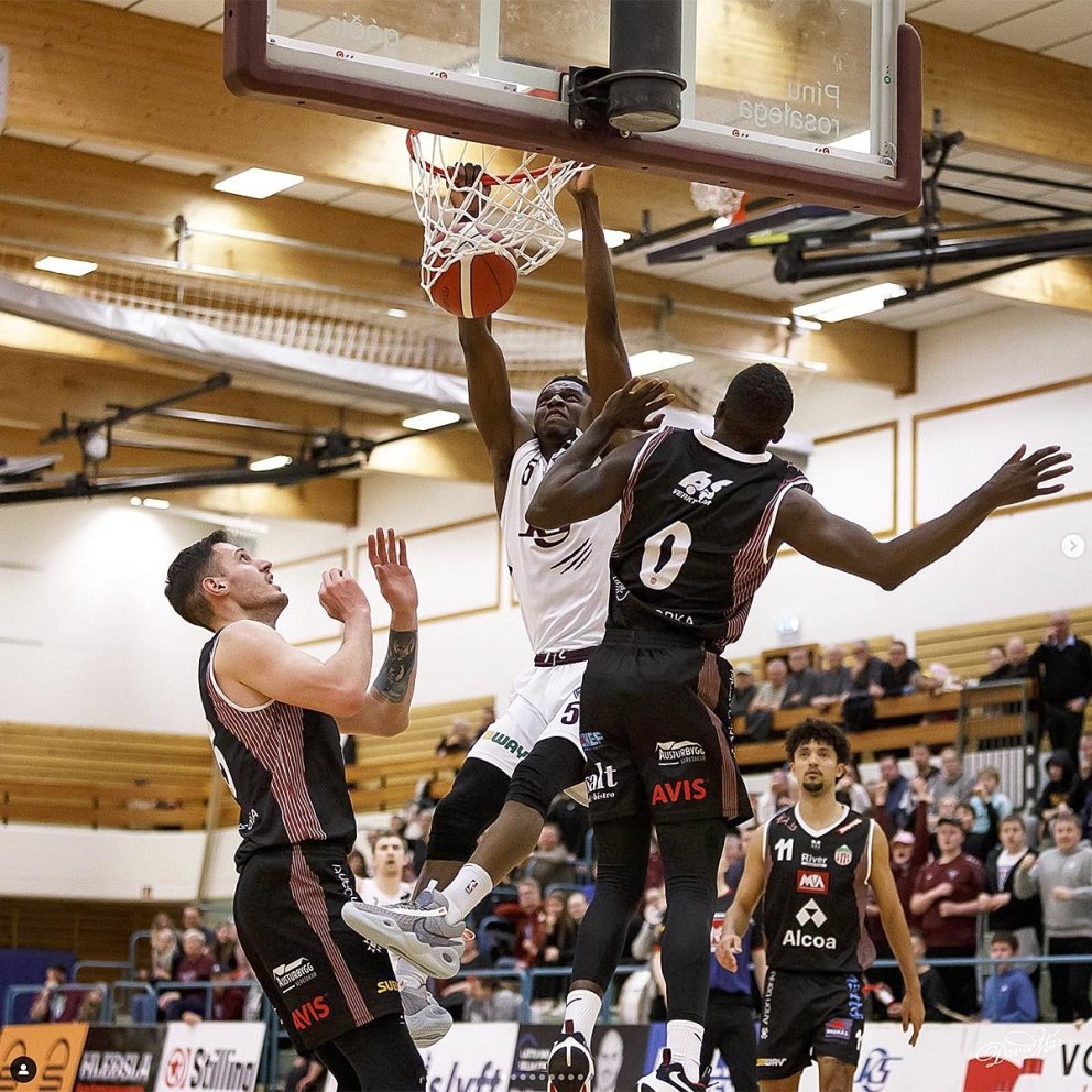 Þessi gaur! Taiwo treður. MYND: DAVÍÐ MÁR