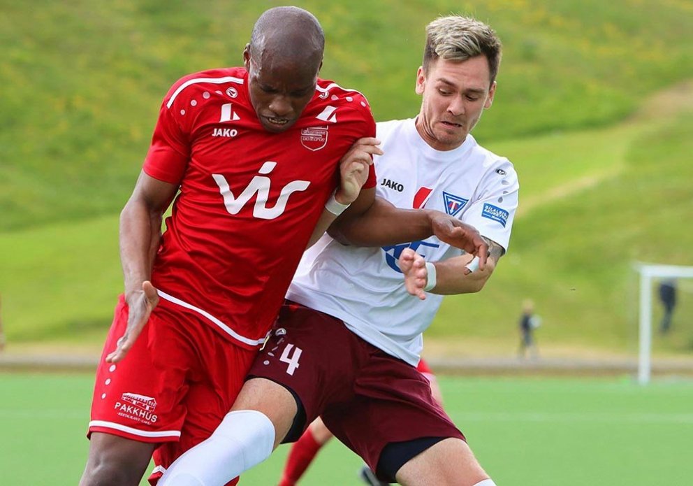 Tanner Sica í baráttunni gegn liðsmanni Sindra á dögunum. Kappinn kom til landsins í lok júní og hefur skilað sínu með glæsibrag. MYND: ÓAB