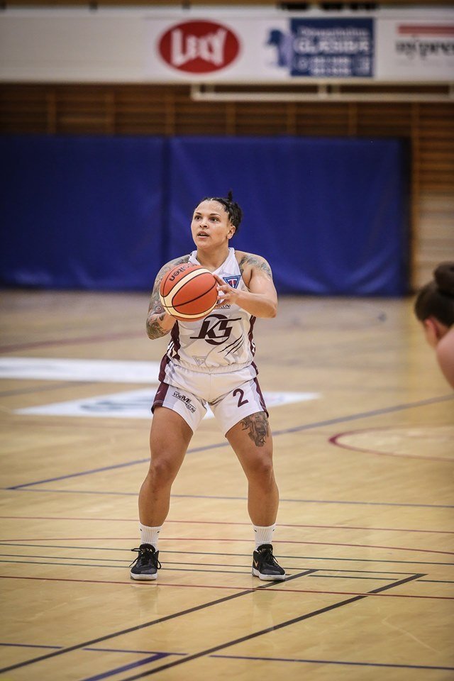 Tess á vítalínunni í æfingaleik Tindastóls við Skallagrím. MYND: Hjalti Árna