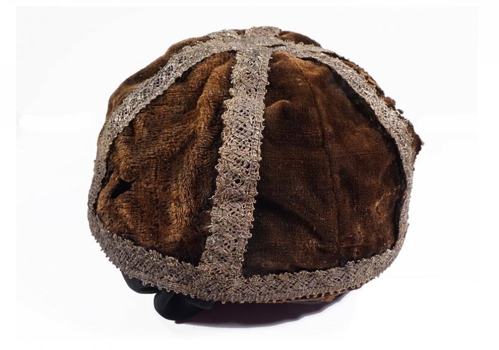 Húfan hreinsuð og forvarin. MYND AF FACEBOOK-SÍÐU VERKEFNISINS