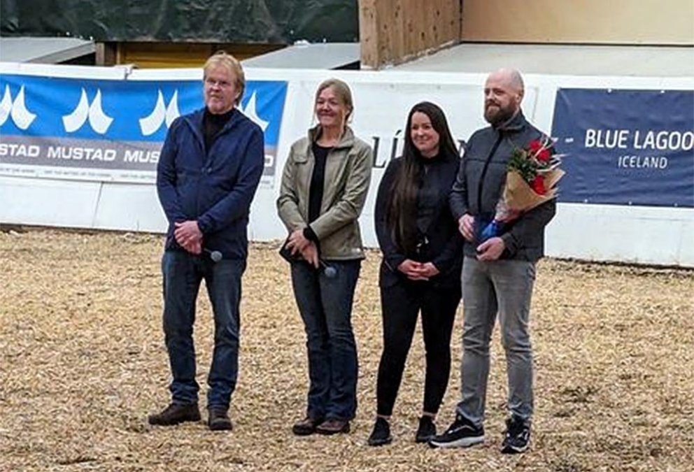 Þorsteinn tekur við verðlaunum sem reiðkennari ársins. MYND AF SÍÐU HÁSKÓLANS Á HÓLUM