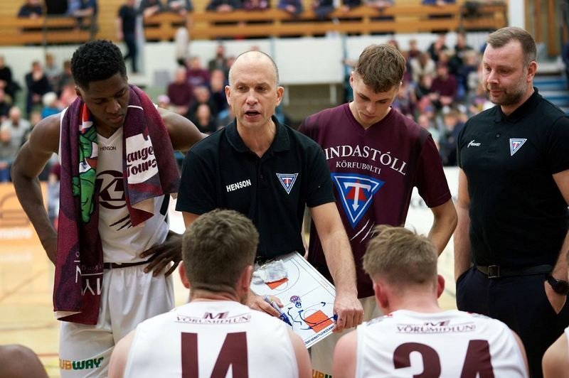 Málin rædd á lokametrunum. Mynd: Sigurður Pálsson.