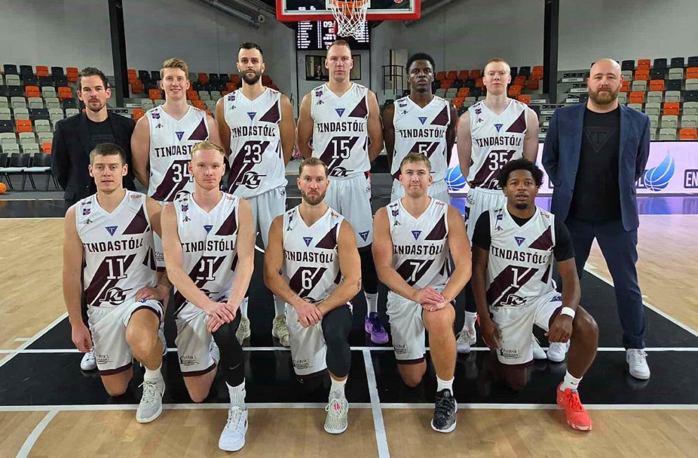 Lið Tindastóls á fjölum Gopass Arena í Bratislava fyrir leik. Myndir frá því fyrir leik má sjá hér neðst í fréttinni. MYNDIR: RÚNAR BIRGIR