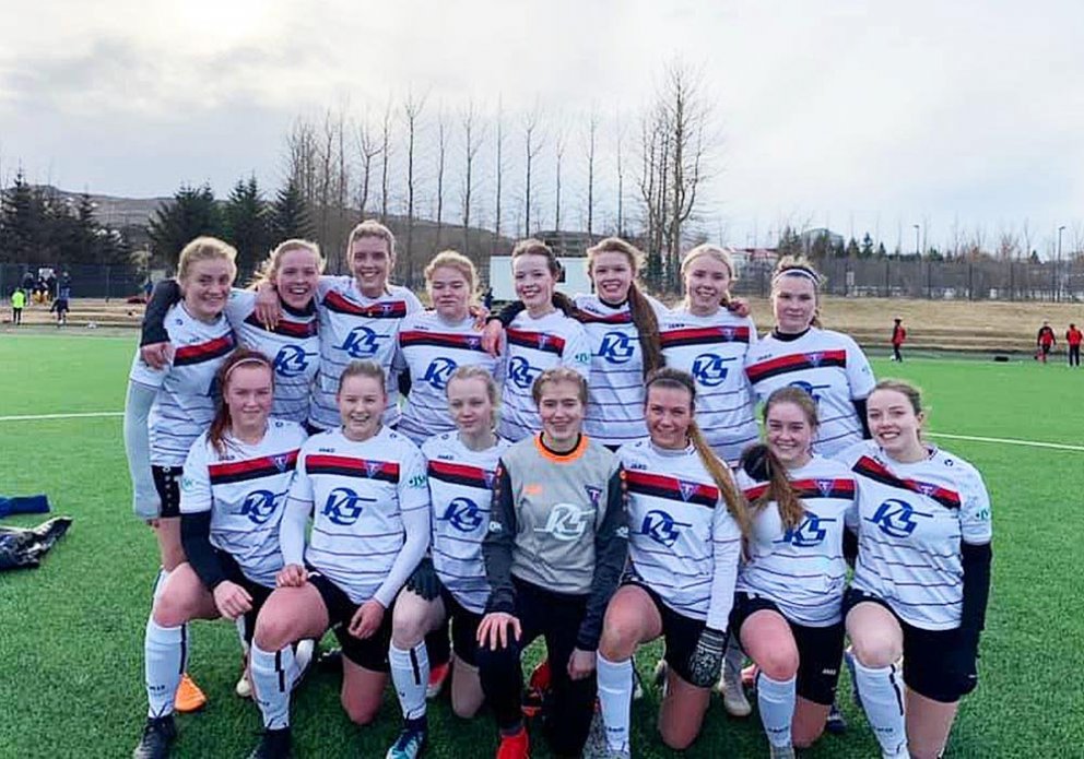 Tindastóls-stelpurnar glaðbeittar. MYND AF FB-SÍÐU STUÐNINGSMANNA TINDASTÓLS