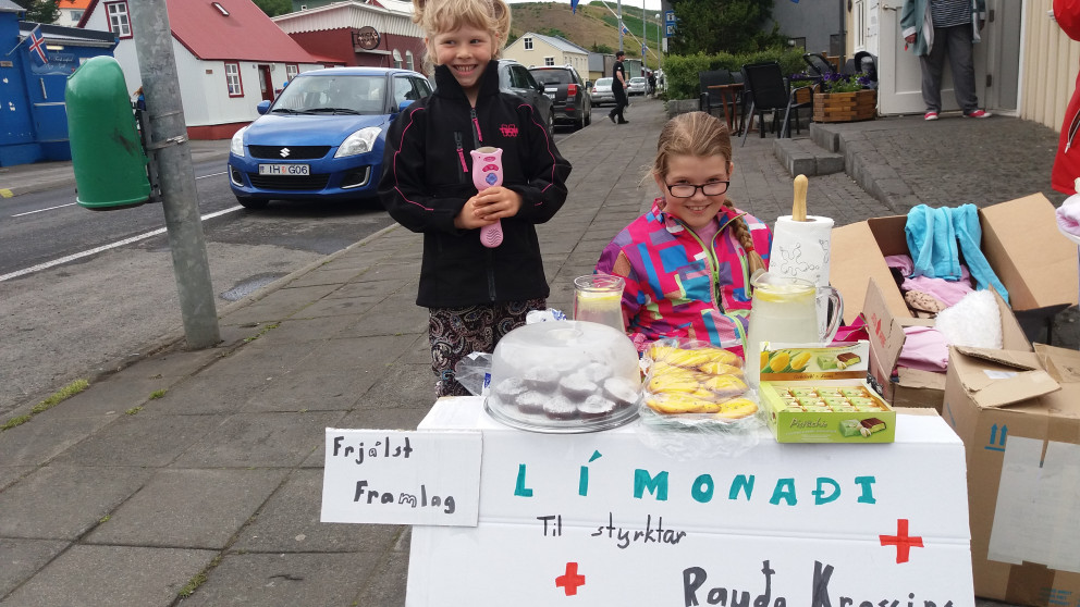 Systurnar Klara og Lára Sigurðardætur á Lummudögum í sumar.
