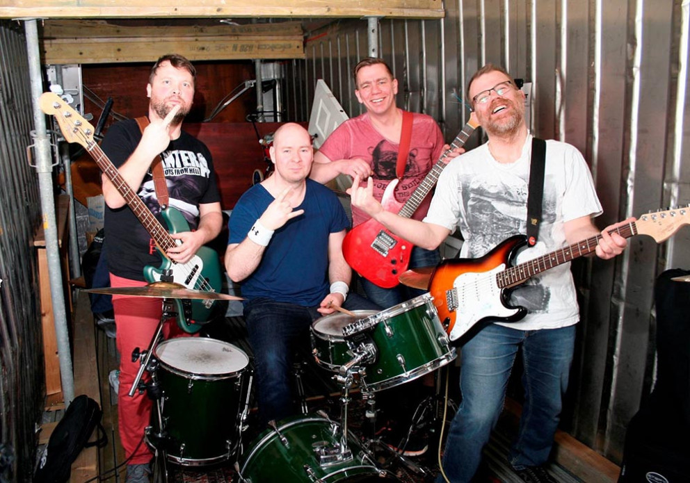 Ágúst Ingi við trommusettið.