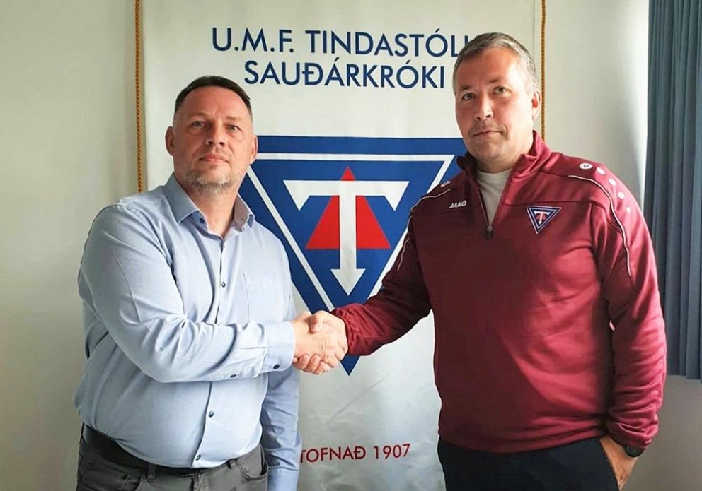 Jói Sigmars og Tóti við undirritunina. MYND: TINDASTÓLL.IS