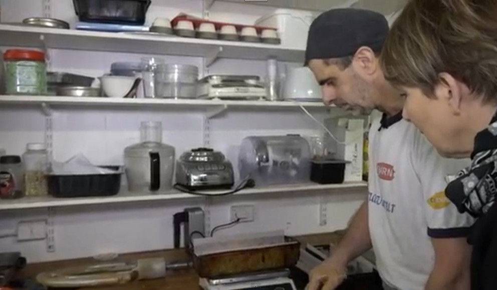 María Björk ræðir við Trond Olsen bakara. Mynd: Skjáskot af N4.