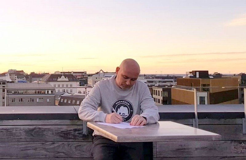 Tryggvi Guðmundsson skrifar undir hjá Kormáki Hvöt