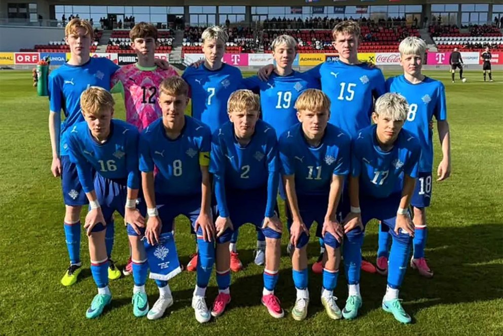 U15 landslið Íslands gegn Austurríki. Guðni Bent er lengst til hægri í efri röð. MYND AF KSÍ.IS