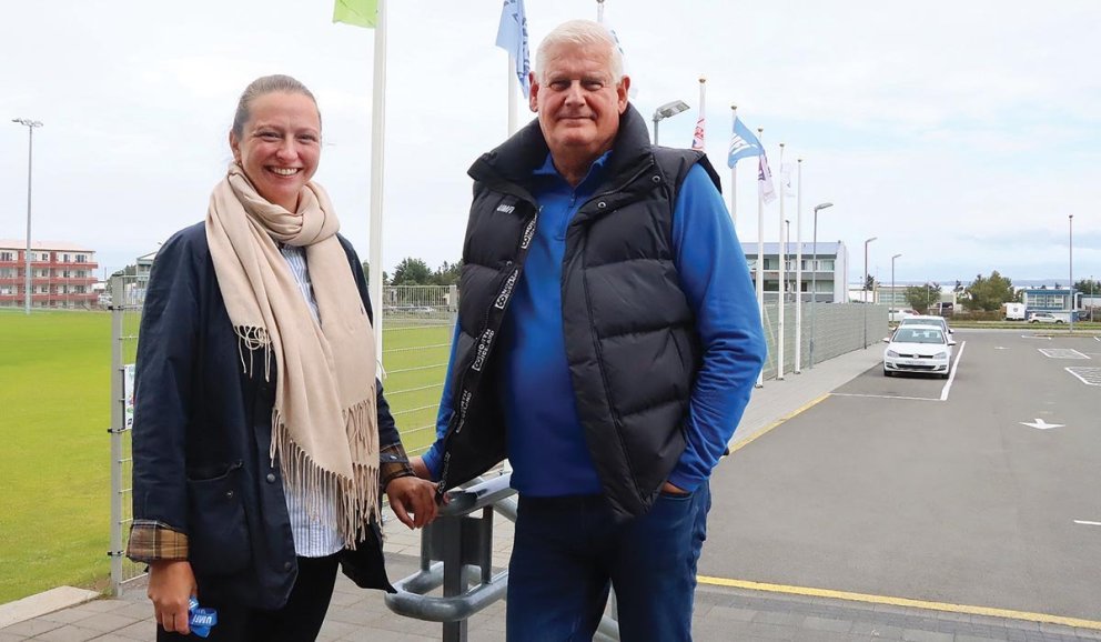 Pálína Ósk og Ómar Bragi við íþróttasvæðið á Sauðárkróki. MYND: ÓAB