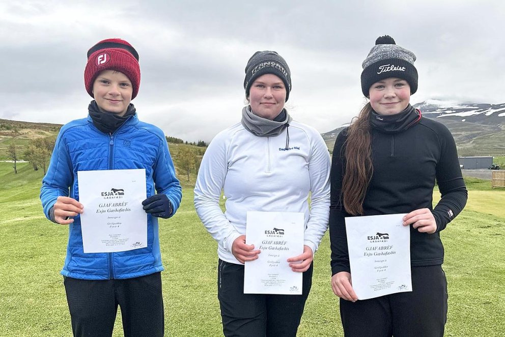 Glaðbeittir sigurvegarar golfmótsins. Brynjar Morgan, Sísí og Gígja. MYND: GOLFKLÚBBUR SKAGAFJARÐAR