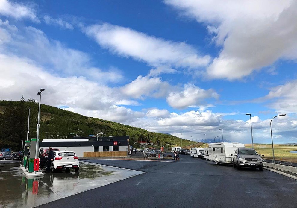 Það er fallegt í Varmahlíð – jafnvel á benzínstöðinni. MYNDIR: ÓAB