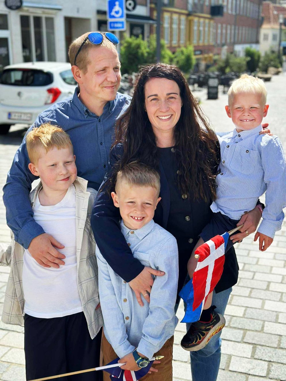 Fjölskyldan sæl, daginn sem Inga María kláraði síðasta prófið sitt í læknisfræði. MYND AÐSEND