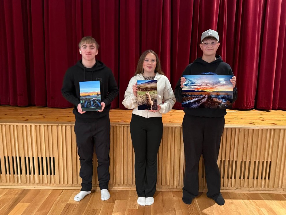 Vinningshafa í ljósmyndakeppninni, frá vinstri Haraldur Hjalti 3. sæti Bergrún Lauga varð í 2. sæti og Jón Karl átti vinningsmyndina. MYND gg