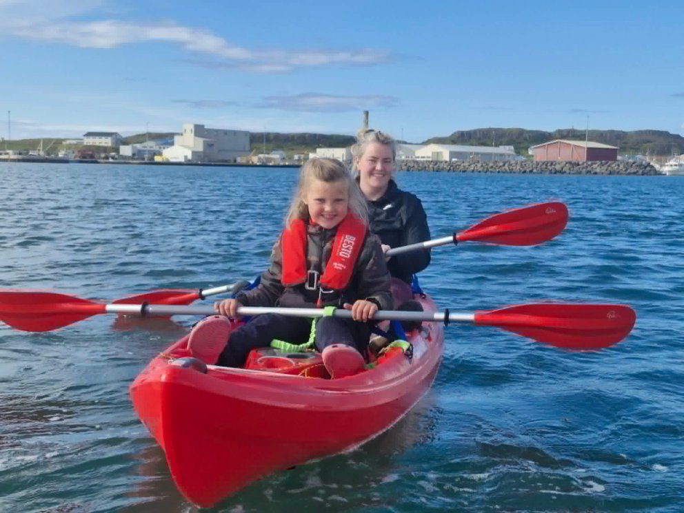 Ragnheiður Erla á kayak í Skagastrandarhöfn ásamt dóttur sinni, Hafdísi Hrefnu Birgisdóttur. AÐSEND MYND