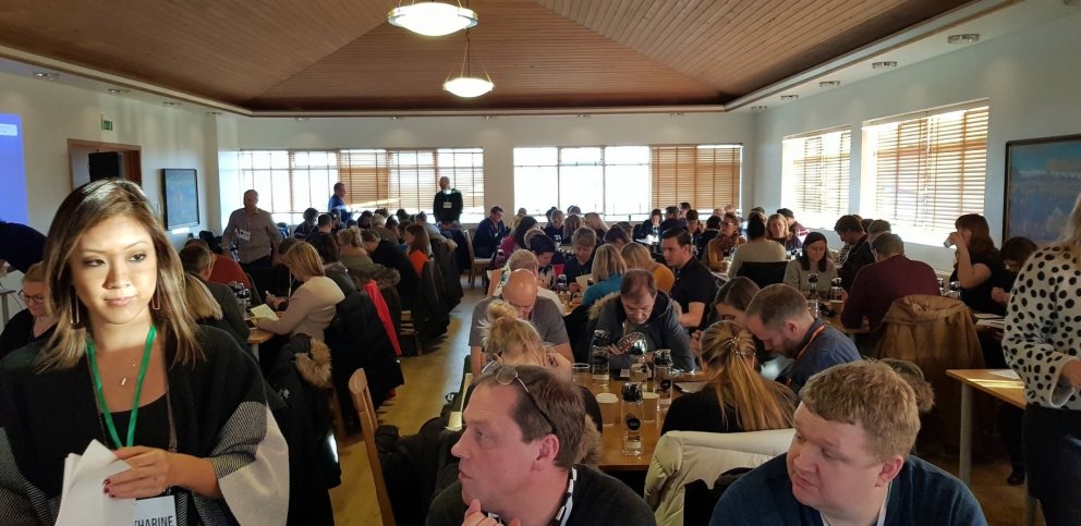 Fjöldi þátttakenda UTís í Frímúrarasalnum á Sauðárkróki. Mynd af myndaalbúmi UTís.