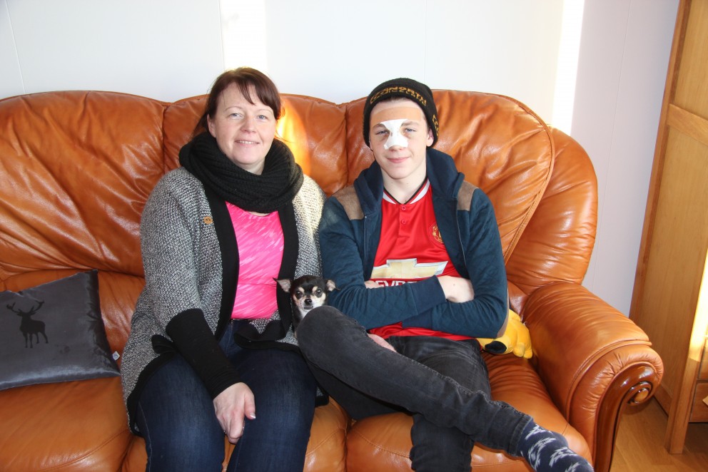 Valborg Jónína Hjálmarsdóttir og Guðmar Freyr Magnússon ásamt heimilishundinum. Ljósm./BÞ