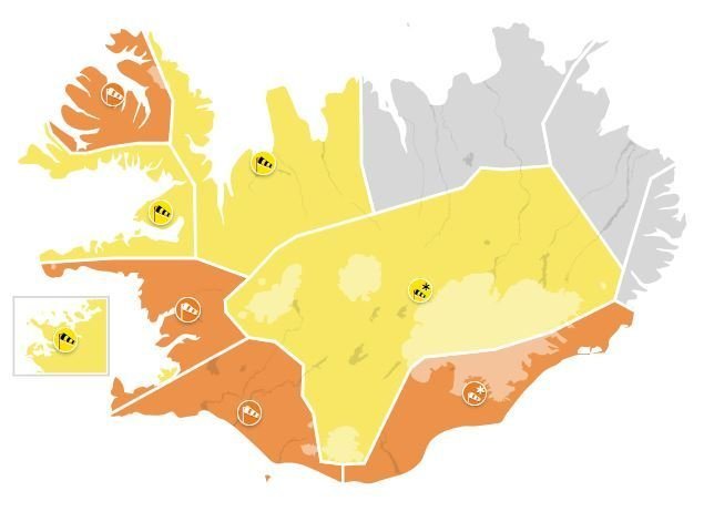 Svona lítur litaspáin út fyrir landið kl. 18 í dag.