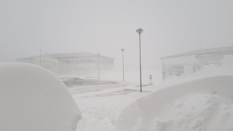 Svona var umhorfs við bæjardyr Feykis og Nýprents í morgun. Mynd: PF.