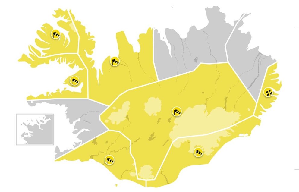 Það eru gular viðvaranir vítt og breitt um landið. SKJÁSKOT