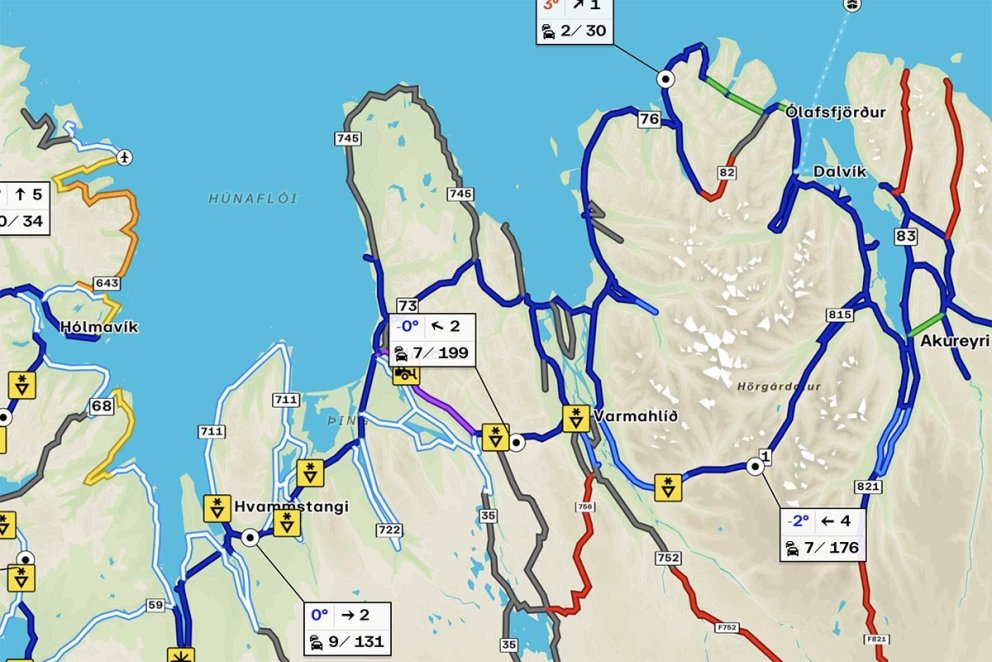 Kort frá Vegagerðinni sem sýnir færð á vegum á Norðurlandi nú um kl. eitt í dag. SKJÁSKOT