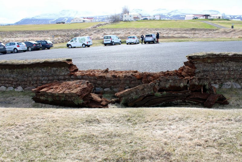 Eins og sjá má er veggurinn illa farinn. Mynd: Facebooksíða Byggðasafns Skagfirðinga.