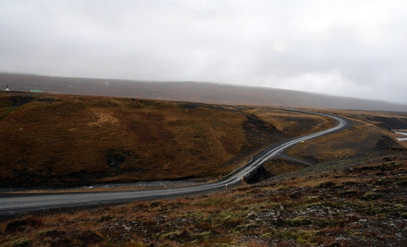 Um er að ræða breytta veglínu á um 700 metra kafla við bæinn Tjörn á Vatnsnesi. Mynd: Hunathing.is