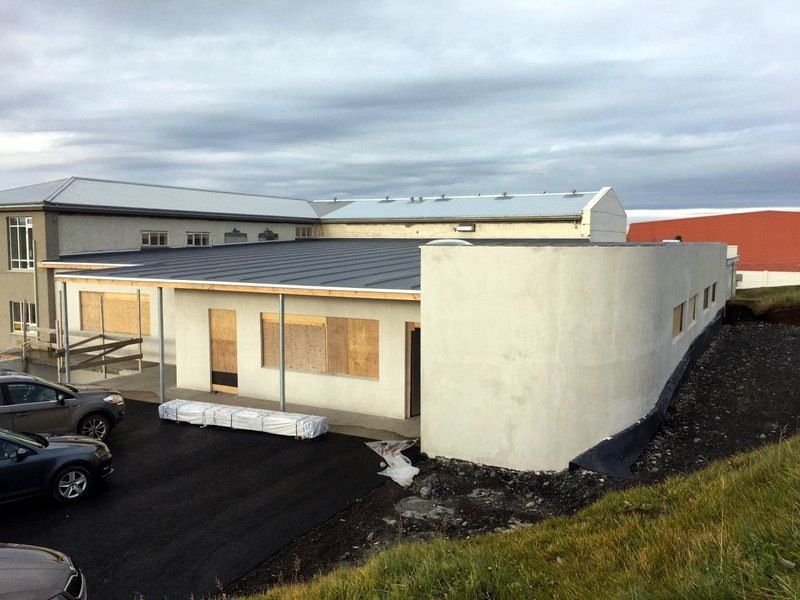 Glæsileg viðbygging er risin við Blönduskóla sem hýsa mun kennslustofur fyrir list- og verkgreinar. Mynd: Blönduós.is.