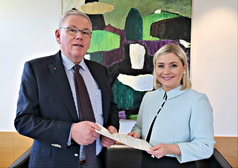 Vilhjálmur Bjarnason og Lilja Alfreðsdóttir mennta- og menningarmálaráðherra. Aðsend mynd.