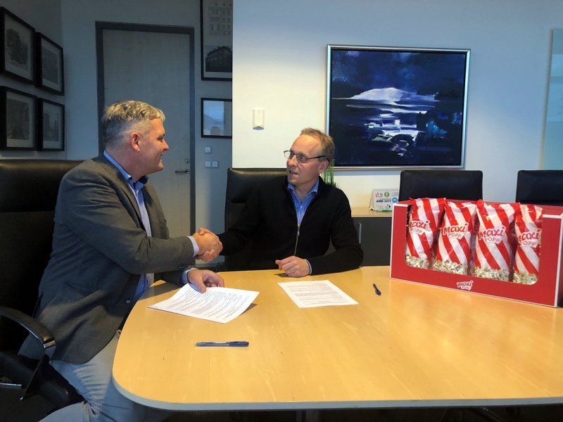 Frá undirritun samningsins. Mynd af Facebooksíðu Vilko.