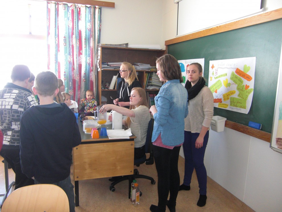 Boðið í vöfflukaffi á vinadegi