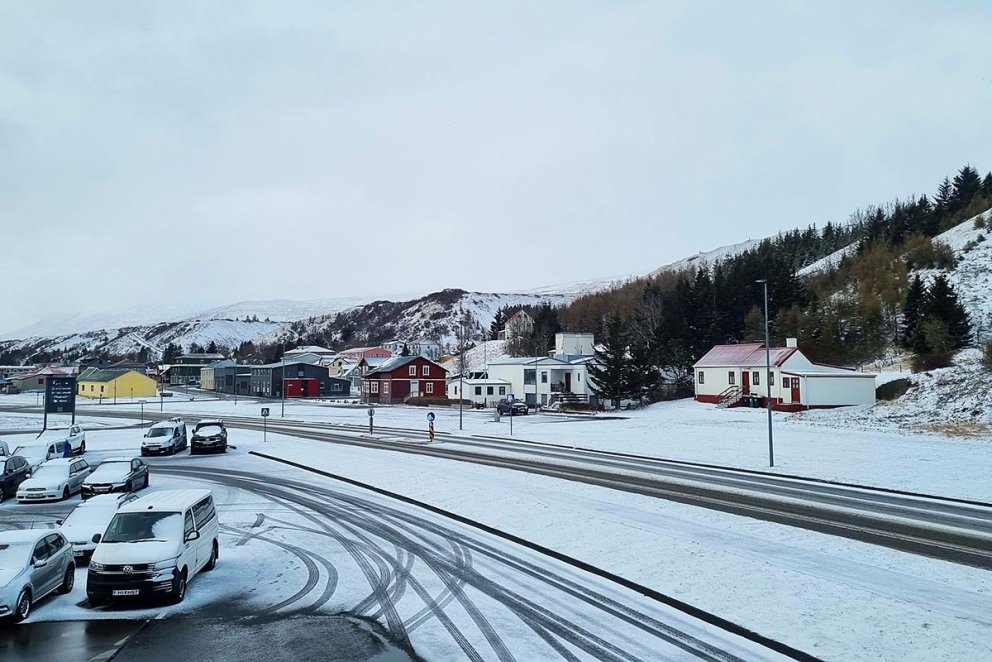 Svona var útlitið úr kaffistofu Feykis skömmu fyrir níu í morgun. MYND: HMJ