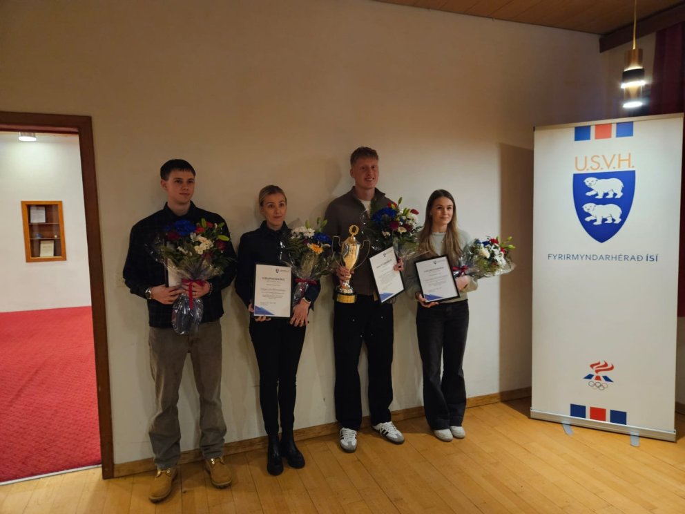 Guðmar, Rósa sem tók við viðurkenningu fyrir Helgu, Hilmir og Saga. MYND USVH.