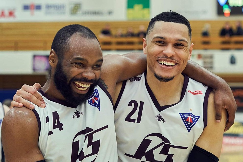 Keyshawn Woods og Callum Lawson kampakátir í leikslok. MYND: SIGURÐUR INGI