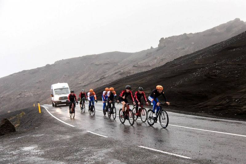 Aðstæður fyrir hjólreiðafólkið eru ekki alltaf góðar og því er tillitssemi mikilvæg. Mynd af Facebooksíðu WOW Cyclothon.