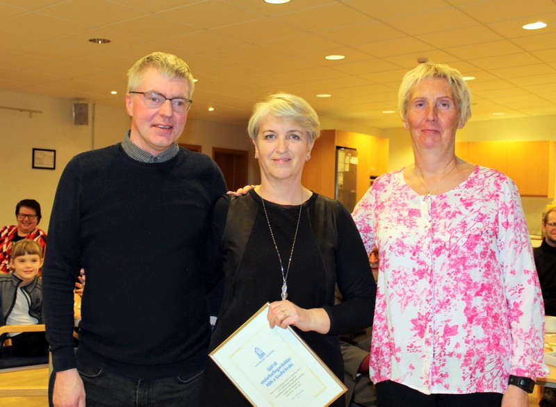 Mynd: Ólafur R. Ólafsson, varaformaður, Fanney Ísold Karlsdóttir yfirsjúkraþjálfari og Stefanía Fjóla Finnbogadóttir, gjaldkeri Sjálfsbjargar í Sagafirði. Mynd: Sæunn Hrönn Jóhannesdóttir.