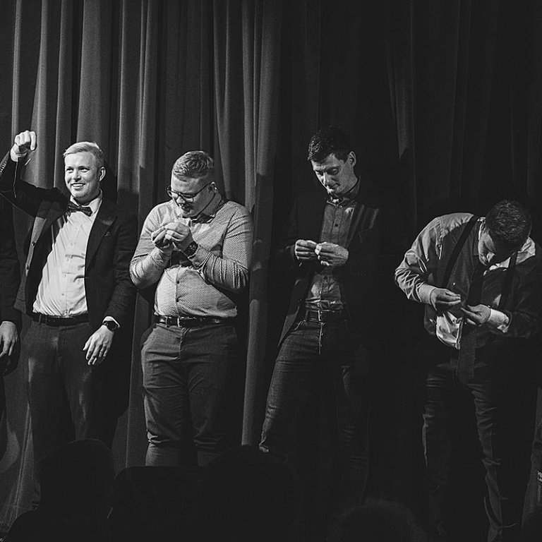 Afmæliskapparnir í léttum leik í Miðgarði. Myndirnar tók Jóndís Inga Hinriksdóttir.