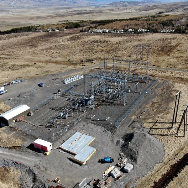 Spennuvirki rís í Varmahlíð.      Myndir: skagafjordur.is