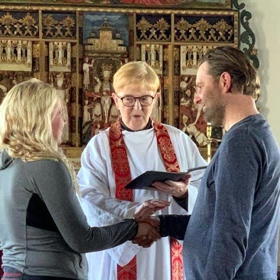 Sr. Ursula gefur hjónaleysin saman. AÐSENDAR MYNDIR.