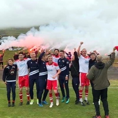 Það var geggjuð stemning í stúkunni og misstu sig allir þegar dómarinn flautaði leikinn af. Mynd: Svanur Ingi Björnsson