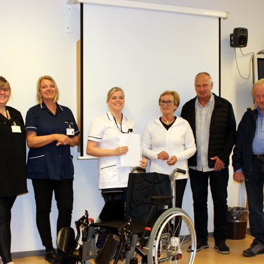 Á myndinni eru Sigurbjörg Helga Birgisdóttir, Sigríður Stefánsdóttir, Helga Margrét Jóhannesdóttir, Sigurlaug Þóra Hermannsdóttir, Guðmundur Finnbogason og Jóhann Guðmundsson.  Myndina tók Hlynur Tryggvason