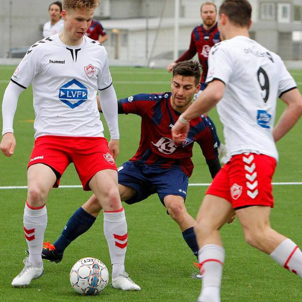 Lamanna í baráttu um boltann. Mynd: ÓAB