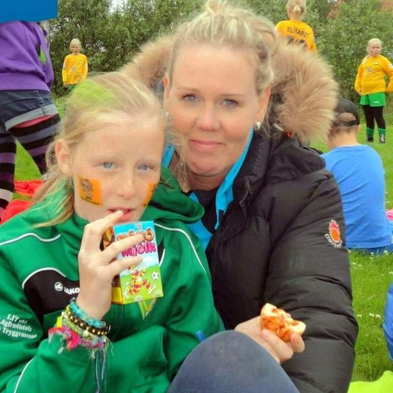 Sólrún Fjóla ásamt dóttur sinni.       AÐSEND MYND.