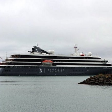 World Explorer við Sauðárkrókshöfn