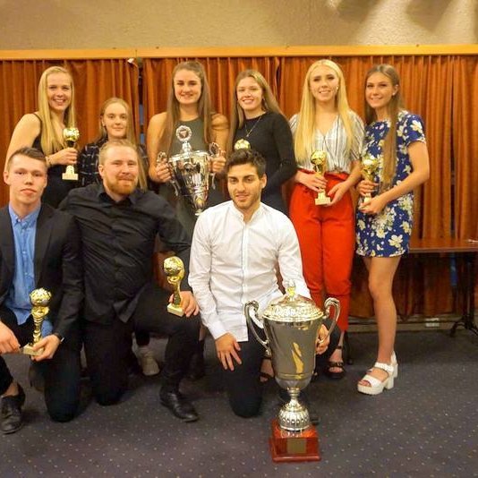 Efnilegust og best. Aftari röð f.v. Bryndís Rut Haraldsdóttir, Eva Rún Dagsdóttir, Murielle Tiernan, Vigdís Edda Friðriksdóttir, María Dögg Jóhannesdóttir og Kristrún María Magnúsdóttir. Fremri röð f.v. Jón Gísli Eyland Gíslason, Arnar Skúli Atlason og Stefan Lamanna.