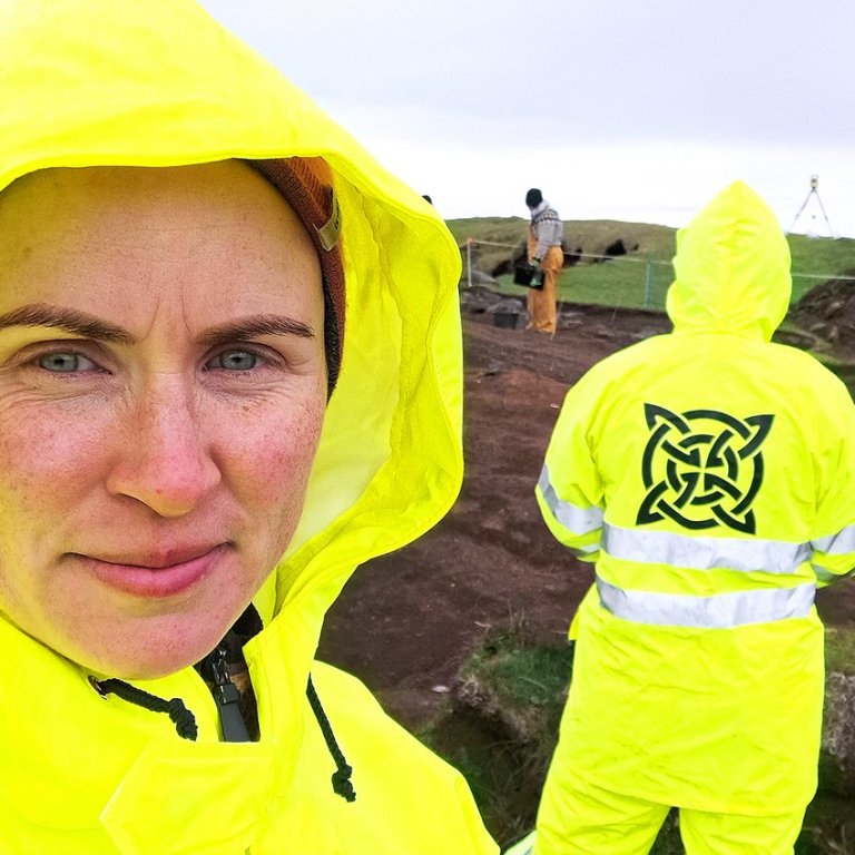 Ásta Hermannsdóttir á blautum degi á Höfnum. MYNDIR AÐSENDAR