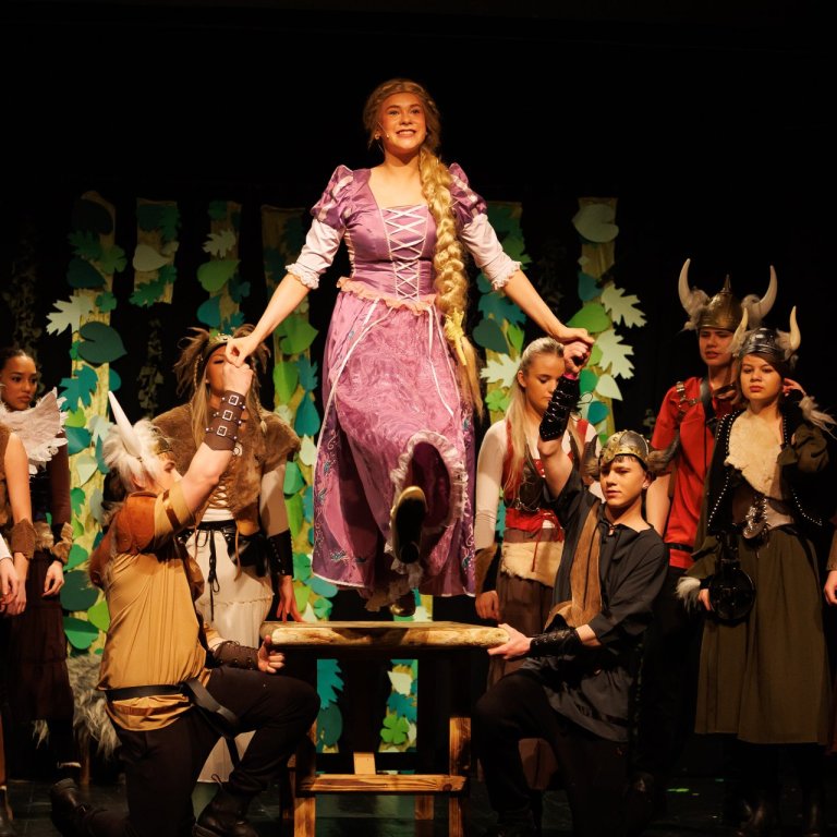 Úr leikritinu Garðabrúðan. Ljósm. Davíð Már